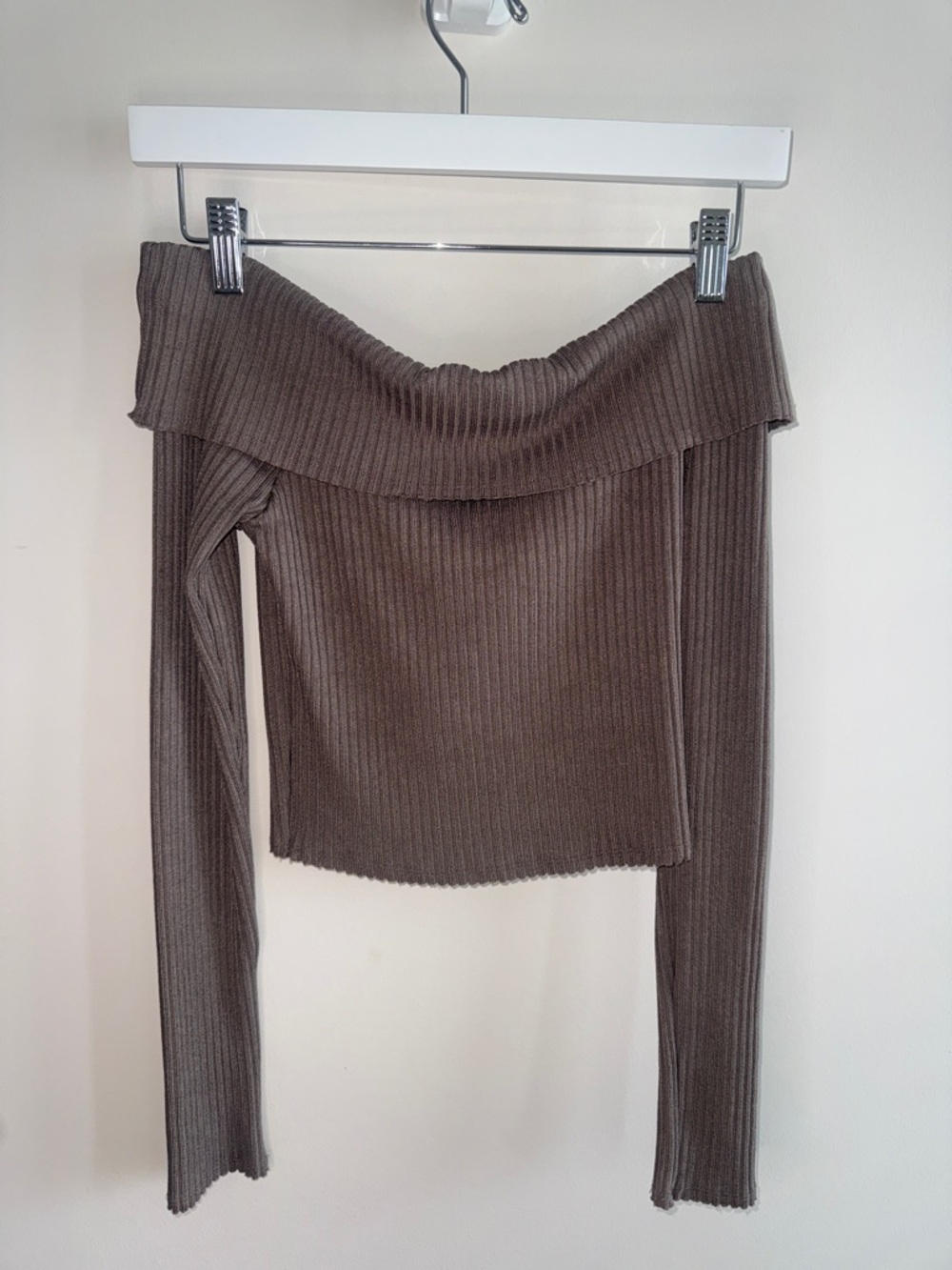 Ribbed Off-Shoulder Long Sleeve Top in Taupe | XXS